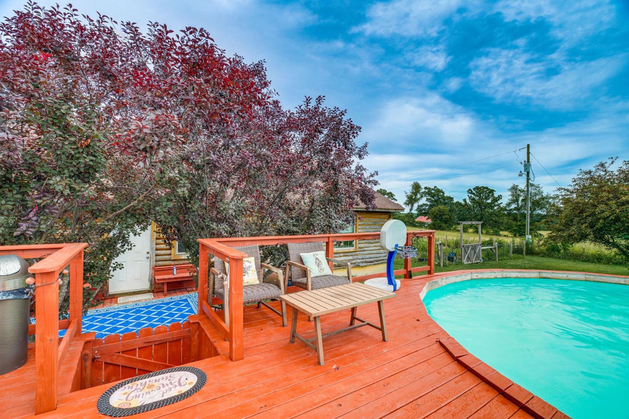 Spacious Ozarks Family Home - Private Pool And Grill Bourbon Exterior photo